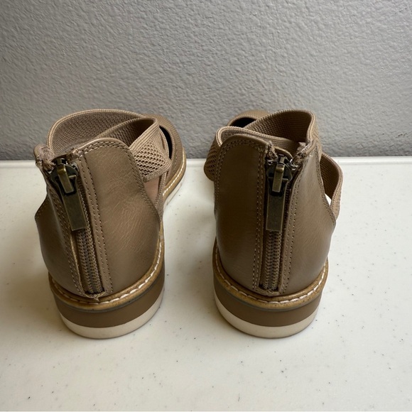 Me Too Womens Sandals size 6.5 Adria Closed Toe Sandal Brown Genuine Vegan - Picture 3 of 9